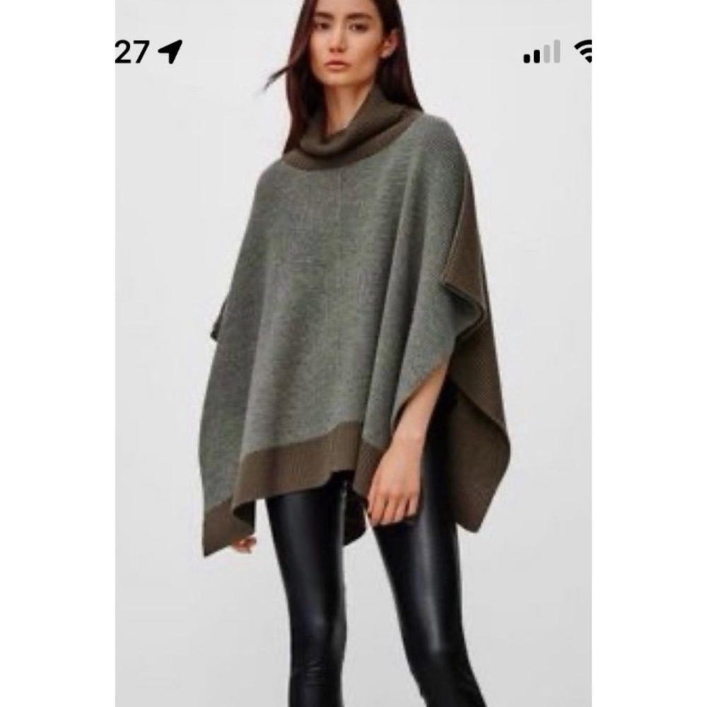 Aritzia Wilfred Free Women Olive Green Knit Chunky Poncho S/M Quiet Luxury Cozy